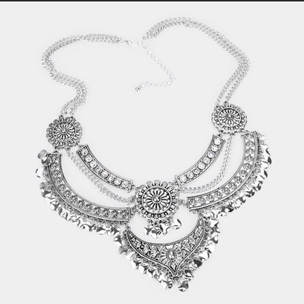 < Vintage style necklace >